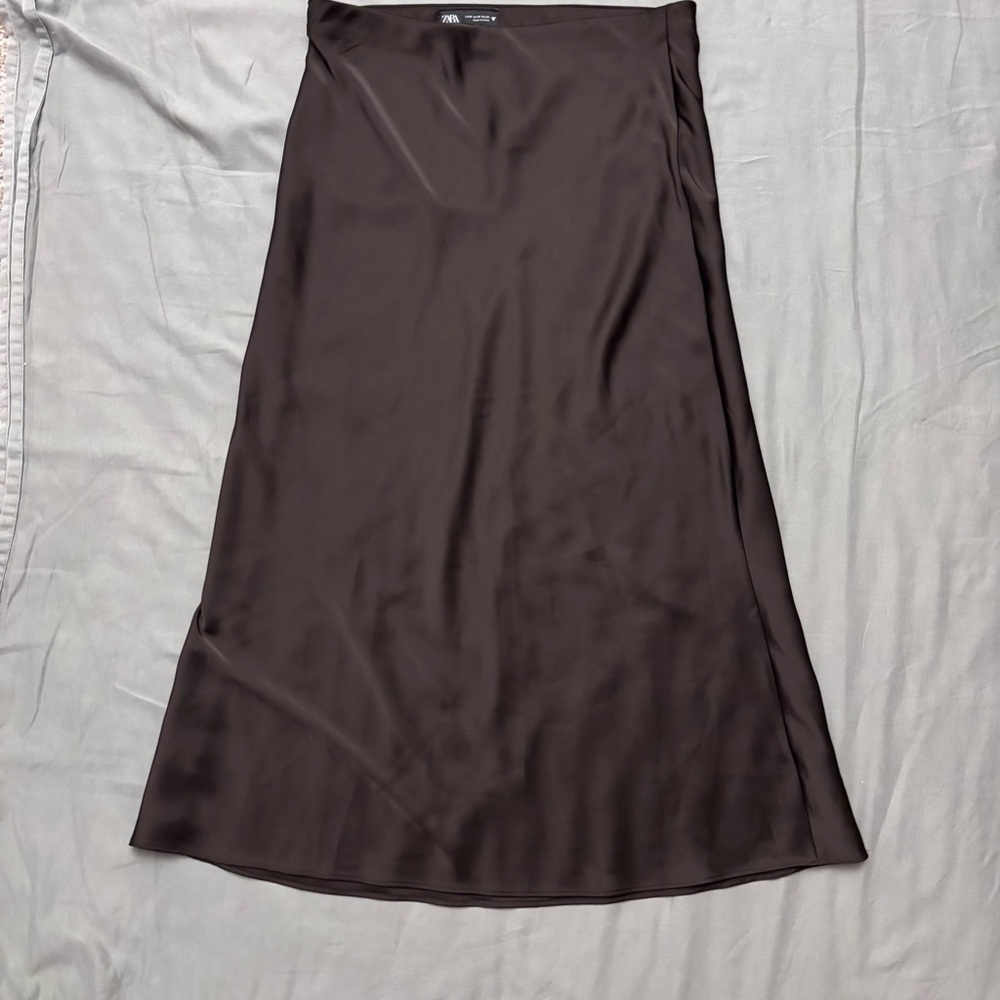 🤎 Zara Satin Maxi Skirt – Size M – Brown – Never Worn
